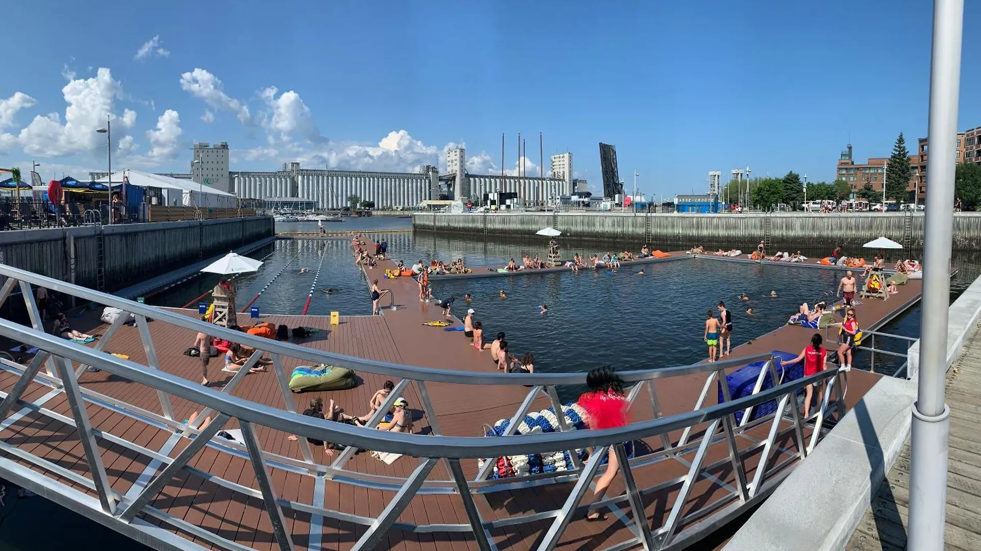 Marina Port De Quebec 2 - Maison Flottante Botel